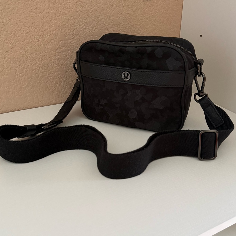 Lululemon Now and Always Mini Crossbody Bag